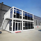 Casa pré-fabricada modular destacável em contêiner com quarto e banheiro.