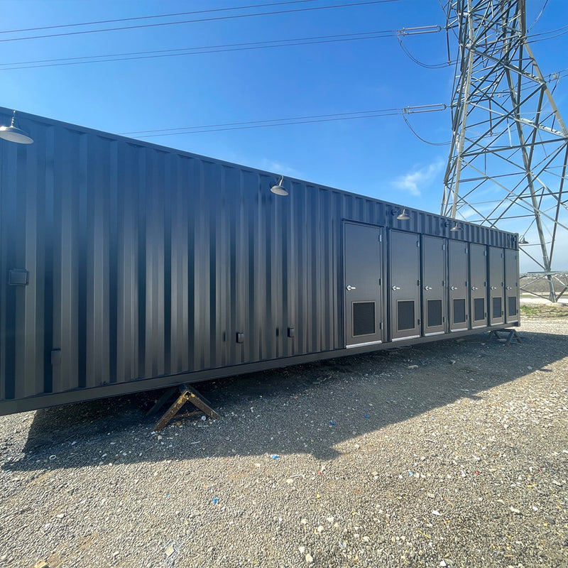 Carregue imagem no visualizador da galeriaContainer de 40 pés com banheiro e espaço para armazenamento
