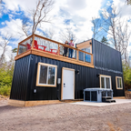 Casa contêiner moderna pré-fabricada e desmontável para moradia e escritório.